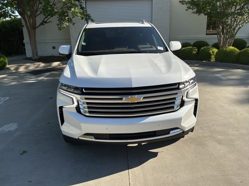 Used 2023 Chevrolet Suburban High Country w/ Advanced Technology Package image 3