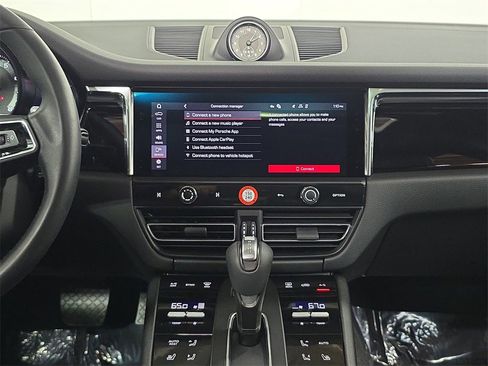 Used 2025 Porsche Macan image 16