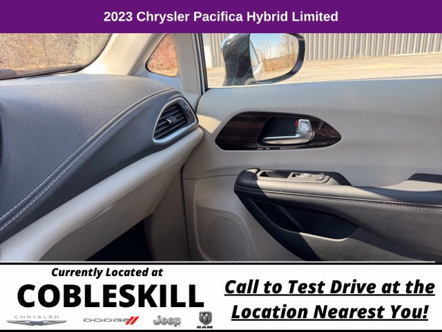 Used 2023 Chrysler Pacifica Limited FWD image 22
