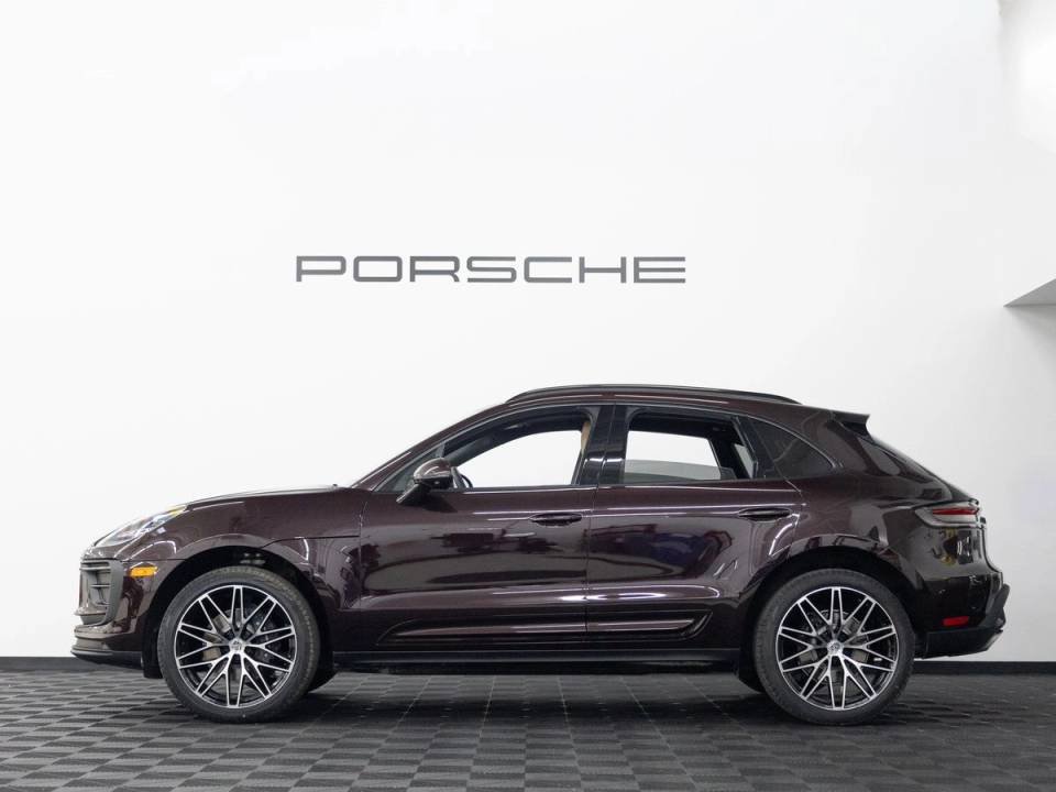 Certified 2026 Porsche Macan AWD/4WD image 2