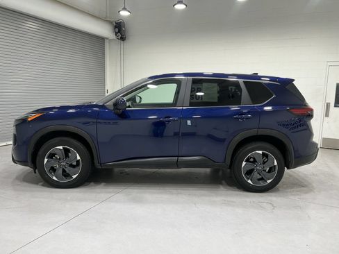 Used 2025 Nissan Rogue SV AWD/4WD image 5