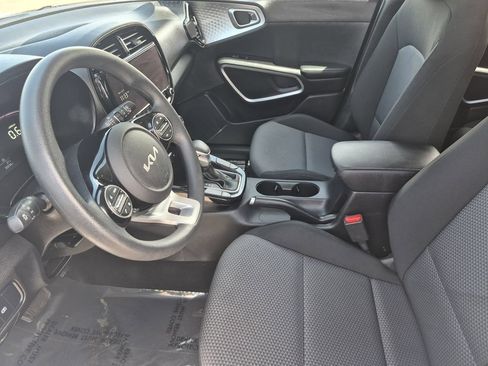 Used 2023 Kia Soul S FWD image 12