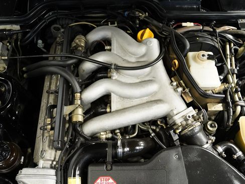 Used 1986 Porsche 944 Turbo image 30