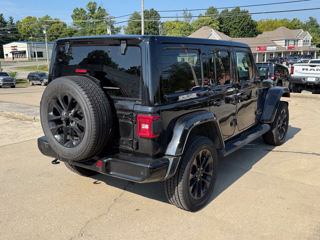 Used 2022 Jeep Wrangler Unlimited Sahara AWD/4WD image 6