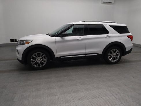 Used 2022 Ford Explorer Limited w/ Equipment Group 301A RWD image 2