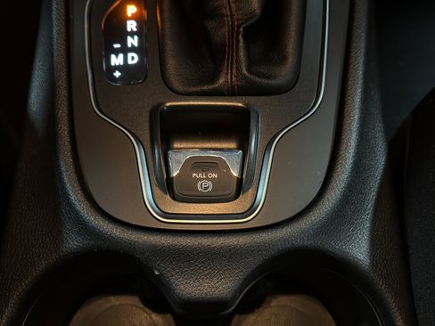 Used 2019 Jeep Cherokee Trailhawk AWD/4WD image 40