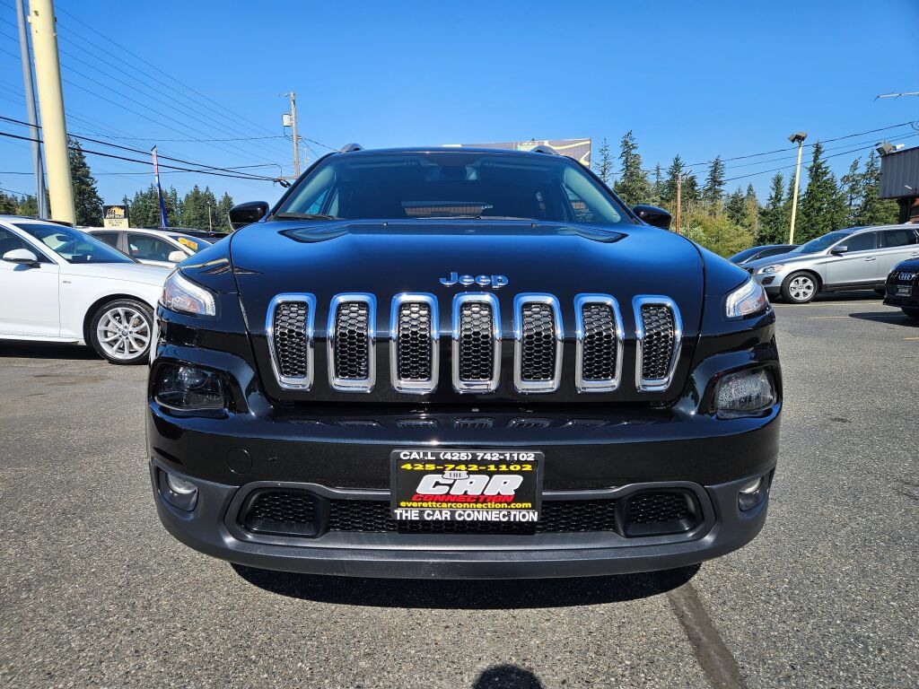 Used 2017 Jeep Cherokee Latitude w/ Cold Weather Group AWD/4WD image 2
