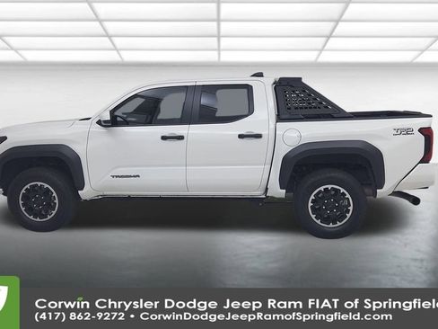 Used 2024 Toyota Tacoma 4x4 Double Cab image 9