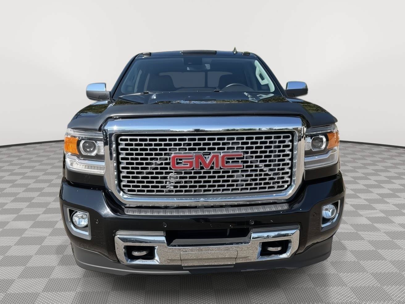 Used 2015 GMC Sierra 2500 Denali w/ Duramax Plus Package AWD/4WD image 2