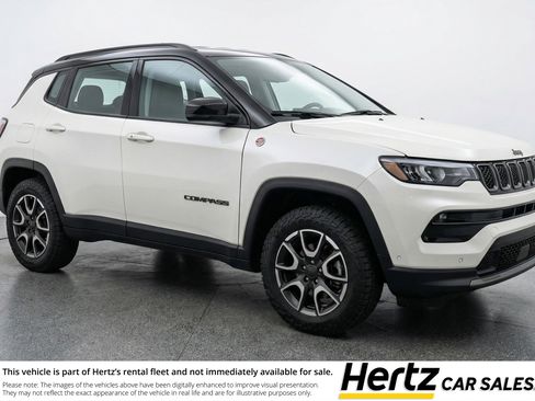 Used 2025 Jeep Compass Trailhawk image 1