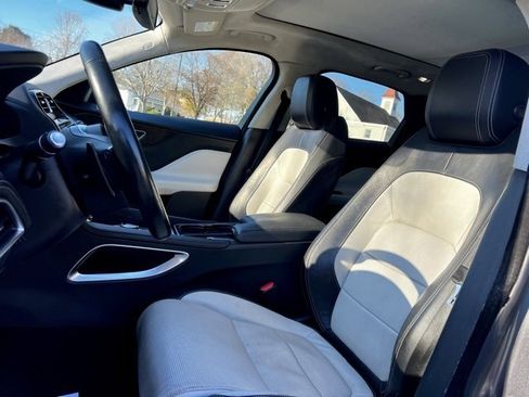 Used 2017 Jaguar F-PACE R-Sport image 14