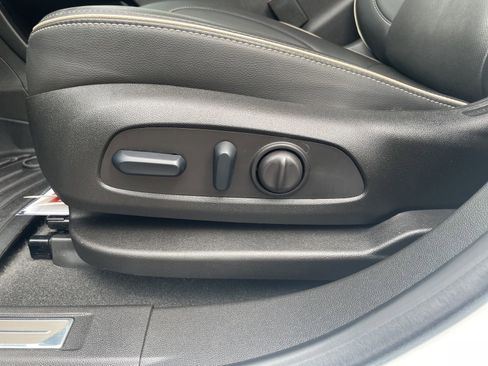 Used 2023 GMC Acadia Denali w/ Denali Ultimate Package FWD image 13