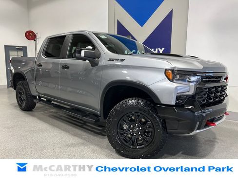 Used 2023 Chevrolet Silverado 1500 ZR2 w/ Technology Package AWD/4WD image 1
