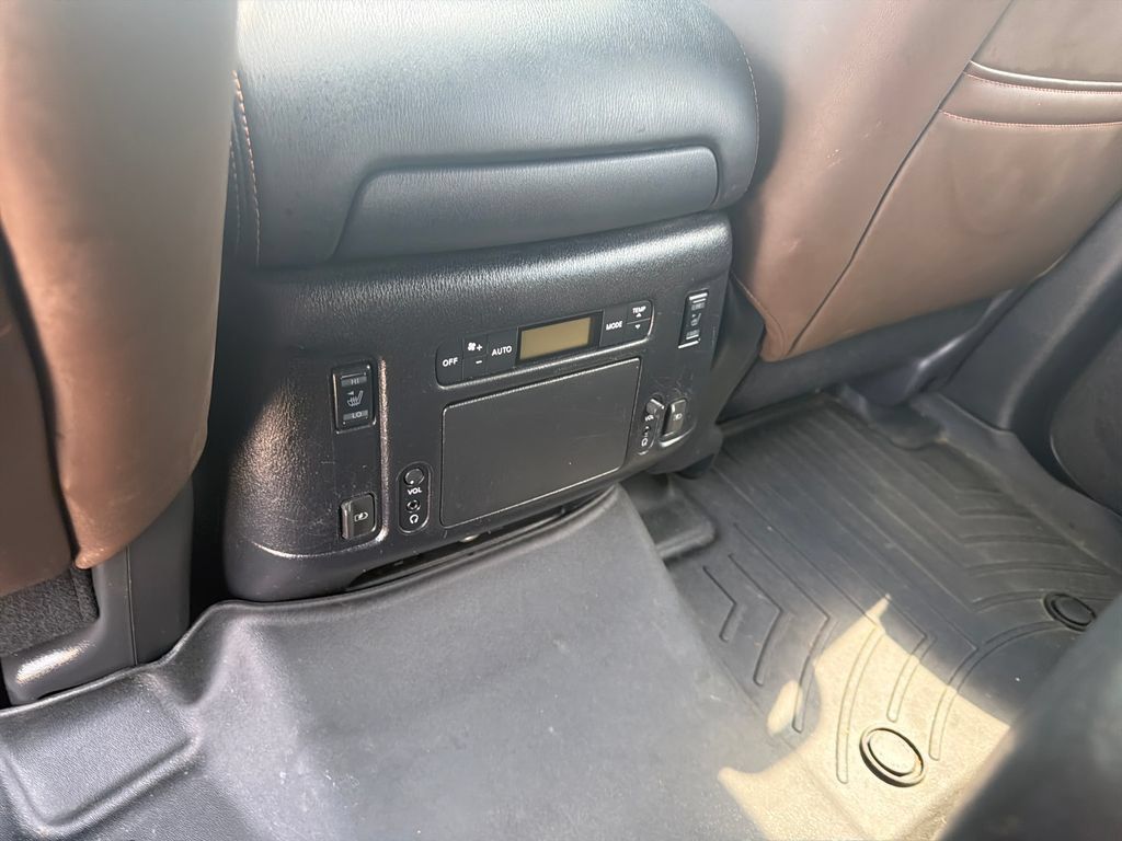 Used 2020 Nissan Armada Platinum w/ Platinum Reserve Package RWD image 27