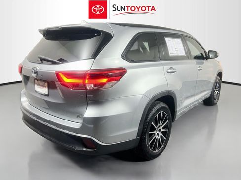 Used 2018 Toyota Highlander SE FWD image 4