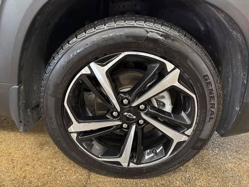 Used 2021 Chevrolet TrailBlazer RS w/ Sun and Liftgate Package image 9