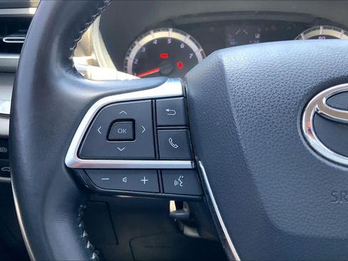 Used 2021 Toyota Highlander LE FWD image 24
