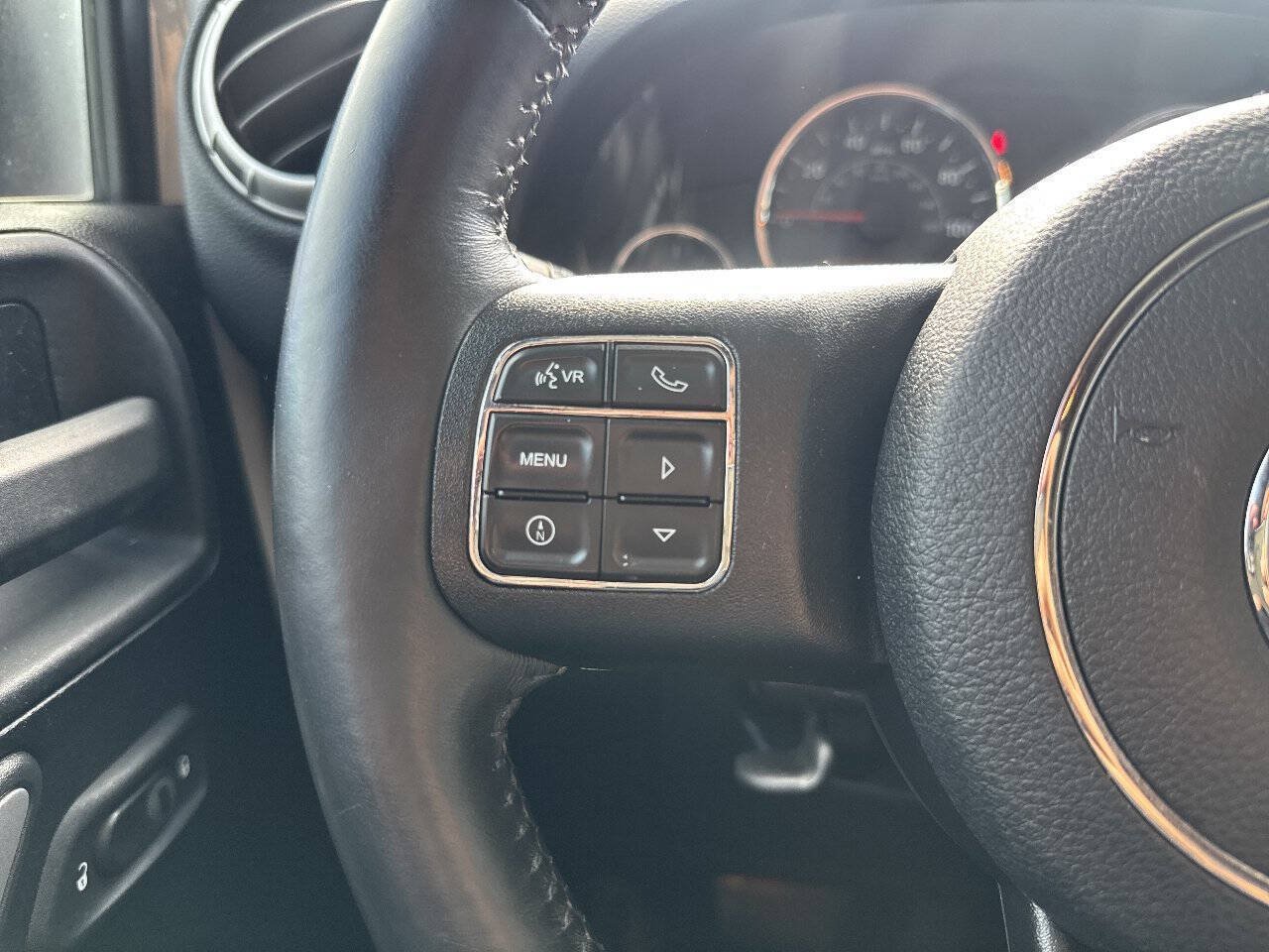 Used 2016 Jeep Wrangler Unlimited Sahara w/ Connectivity Group AWD/4WD image 32