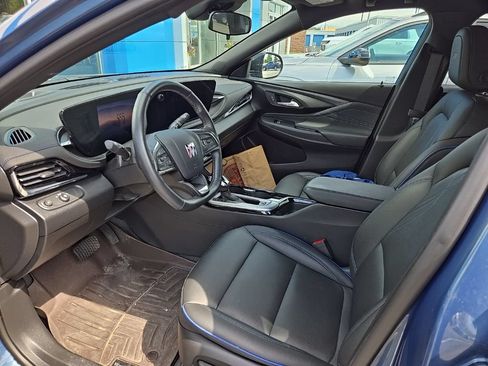 Used 2025 Buick Envista Sport Touring w/ Convenience I Package FWD image 5