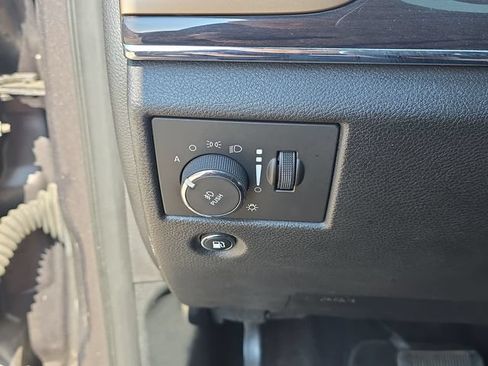 Used 2017 Jeep Grand Cherokee Overland w/ Jeep Active Safety Group AWD/4WD image 23
