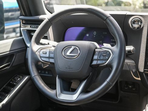 Used 2025 Lexus GX 550 AWD/4WD image 14