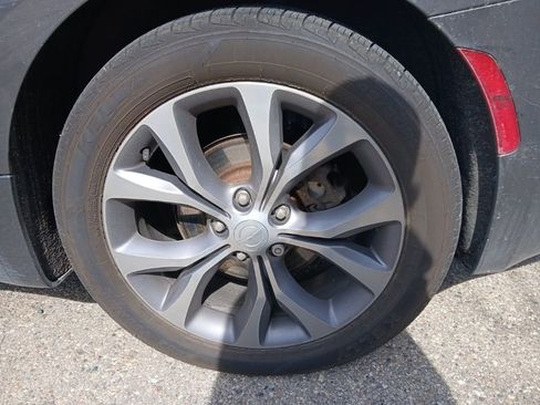 Certified 2018 Chrysler Pacifica Limited w/ Tire & Wheel Group image 9