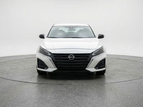 Used 2025 Nissan Altima 2.5 SV FWD image 2
