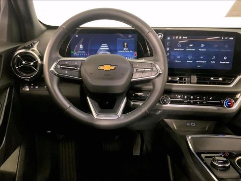 Used 2026 Chevrolet Equinox LT FWD image 5