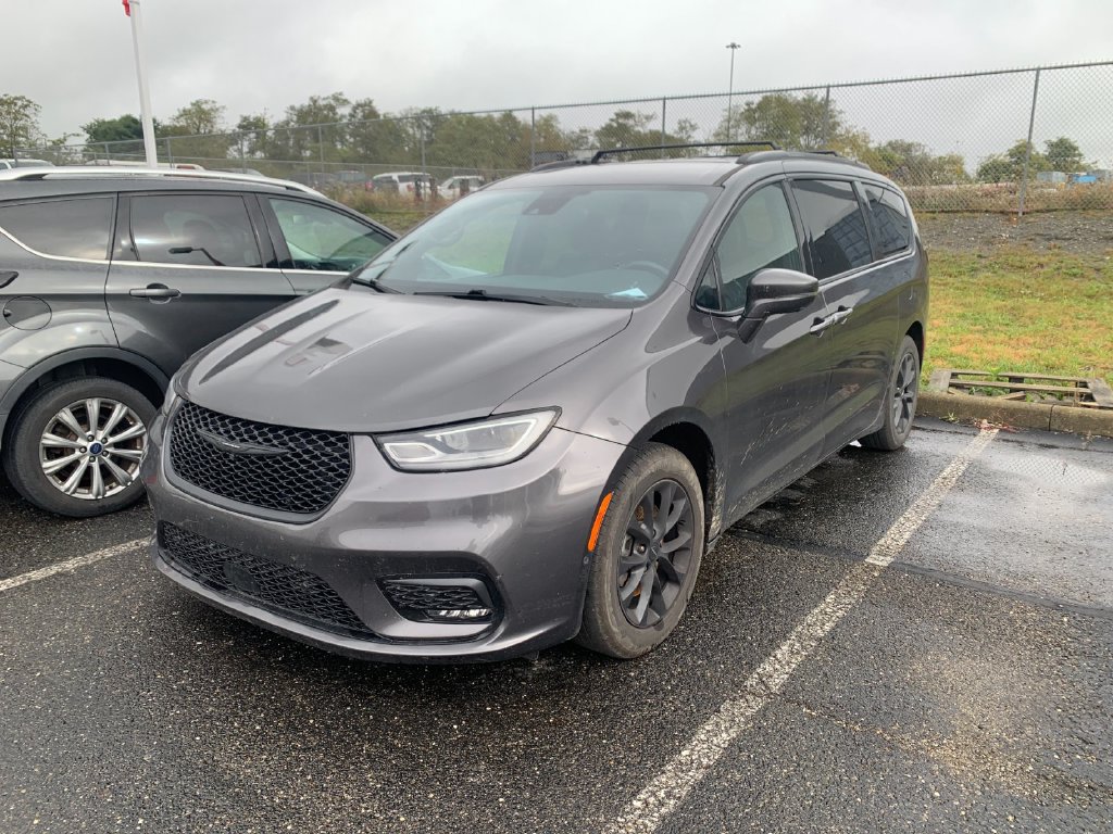 Used 2021 Chrysler Pacifica Touring-L w/ Uconnect Theater Family Group FWD image 5