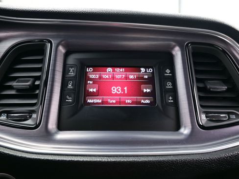 Used 2017 Dodge Challenger R/T image 16