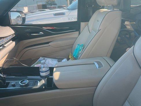 Certified 2024 Cadillac Escalade Premium Luxury image 9