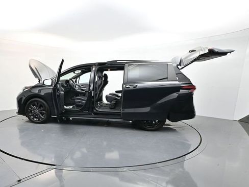 Used 2023 Toyota Sienna XSE image 53