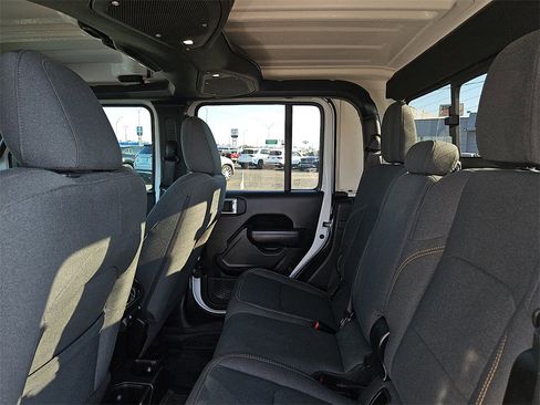 Used 2024 Jeep Gladiator Sport image 18