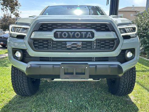Used 2022 Toyota Tacoma TRD Off-Road w/ Technology Package AWD/4WD image 13