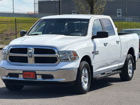 Used 2017 RAM 1500 Classic SLT AWD/4WD image 9