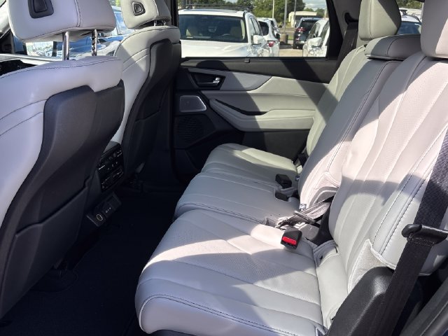 Used 2025 Acura MDX w/ Technology Package FWD image 7