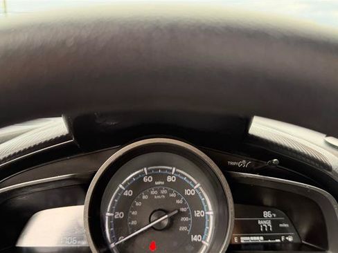Used 2019 Toyota Yaris L FWD image 31