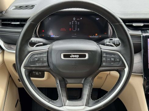 Used 2022 Jeep Grand Cherokee L Limited w/ Luxury Tech Group II AWD/4WD image 11