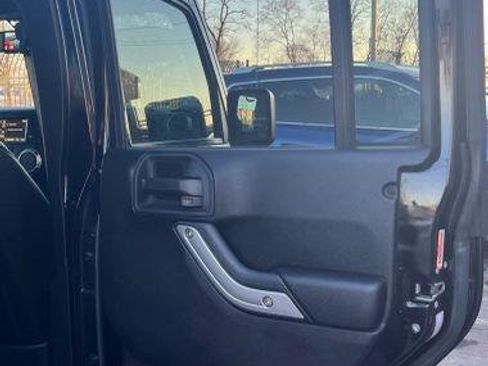 Used 2015 Jeep Wrangler Unlimited Sahara w/ Connectivity Group image 15