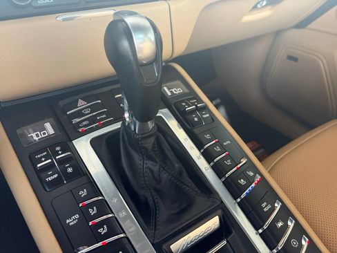 Used 2017 Porsche Macan AWD/4WD image 26
