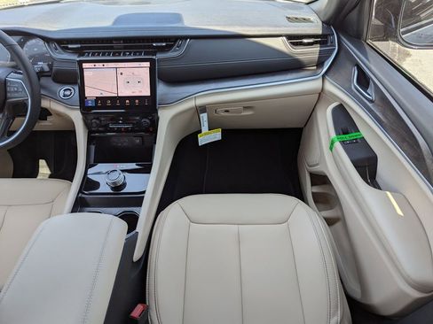 New 2025 Jeep Grand Cherokee Limited w/ Black Appearance Package RWD image 16