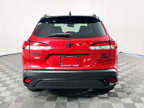 Used 2023 Toyota Corolla Cross AWD Hybrid w/ Moonroof Package image 4