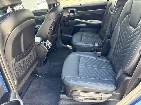 Certified 2025 Kia Sorento SX Prestige AWD/4WD image 30