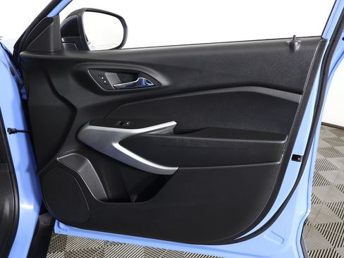Used 2024 Chevrolet Trax RS w/ Sunroof Package FWD image 25