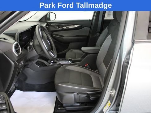 Used 2025 Chevrolet TrailBlazer LT w/ LT Cold Weather Package AWD/4WD image 13