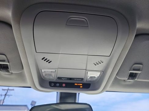 Used 2018 Chevrolet Equinox LT image 21