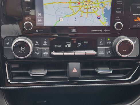 Used 2021 Toyota Highlander XSE FWD image 18