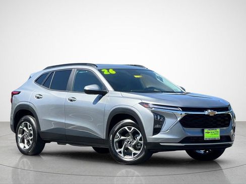 Used 2026 Chevrolet Trax LT FWD image 2