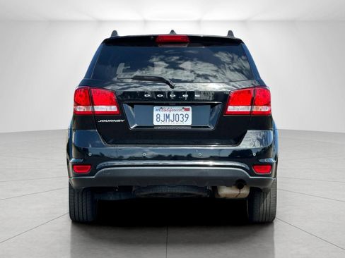 Used 2019 Dodge Journey SE FWD image 4
