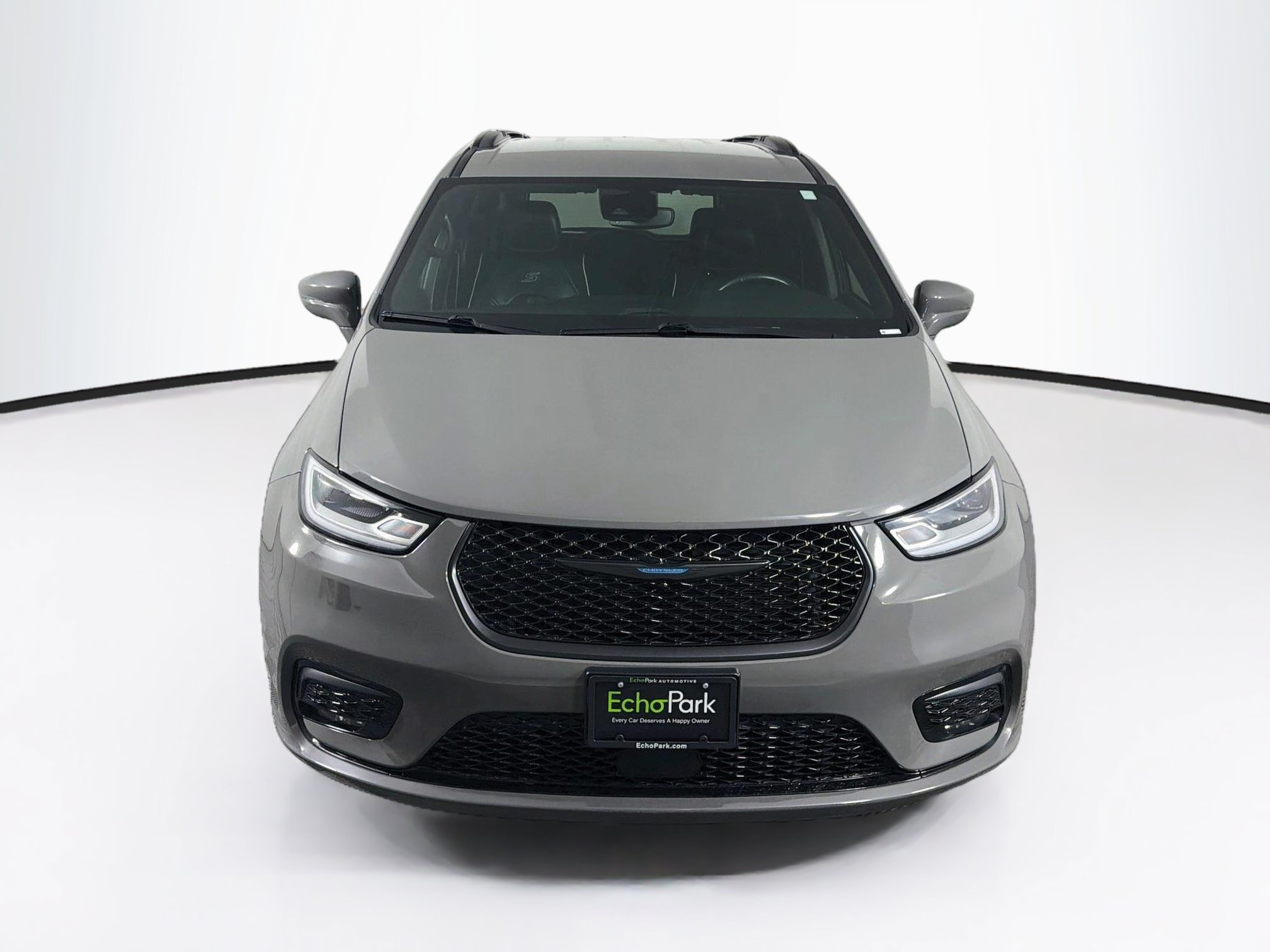 Used 2021 Chrysler Pacifica Limited w/ Uconnect Theater Family Group FWD image 2